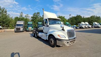 International LT Day Cab Truck - Cummins X15, Automatic