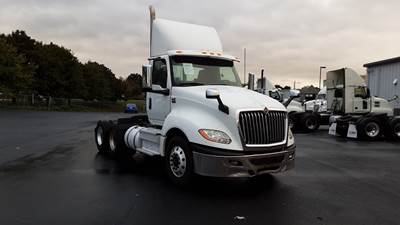 International LT Day Cab Truck - Cummins X15, Automatic