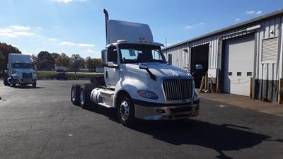International LT Day Cab Truck - Cummins X15, Automatic