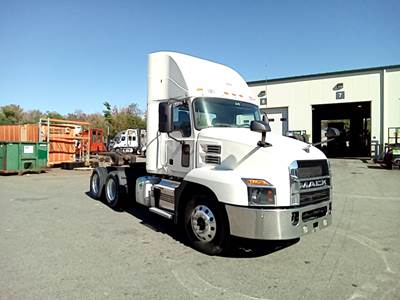 Mack Anthem Day Cab Truck - Mack MP7, Automatic