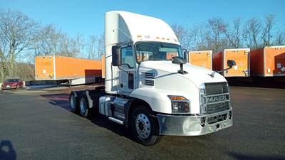 Mack Anthem Day Cab Truck - Mack MP7, Automatic