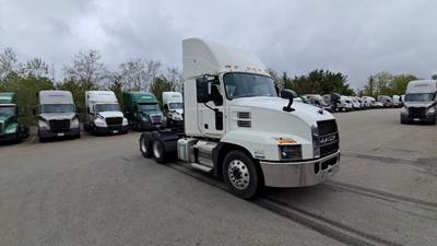 Mack Anthem Day Cab Truck - Mack MP7, Automatic