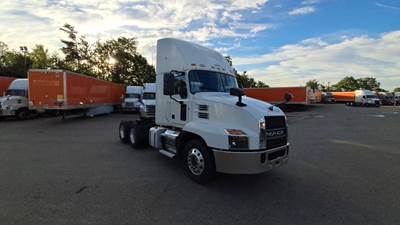 Mack Anthem Day Cab Truck - Mack MP7, Automatic