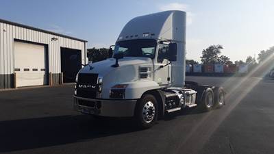 Mack Anthem Day Cab Truck - Mack MP7, Automatic