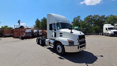 Mack Anthem Day Cab Truck - Mack MP7, Automatic