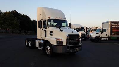 Mack Anthem Day Cab Truck - Mack MP7, Automatic
