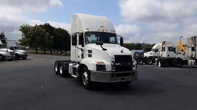 Mack Anthem Day Cab Truck - Mack MP7, Automatic