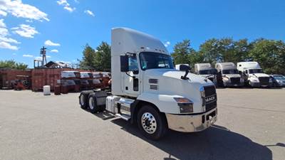Mack Anthem Day Cab Truck - Mack MP7, Automatic