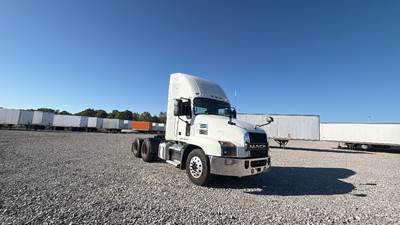 Mack Anthem Day Cab Truck - Mack MP7, Automatic