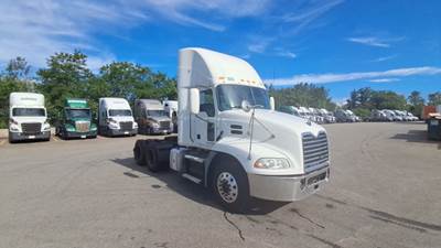 Mack CXU (PINNACLE) Day Cab Truck - Mack MP7, Automatic