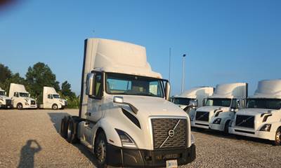 Volvo VNL300 Day Cab Truck - Volvo D-13, Automatic