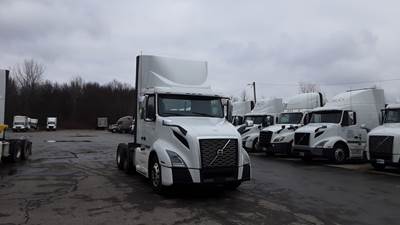2019 Volvo VNL300 Day Cab Truck - Volvo D-13, Automatic