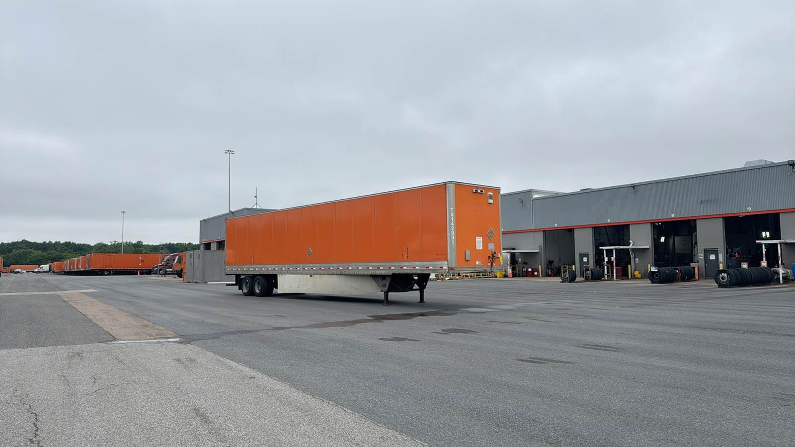 2013 Hyundai dry van trailer
