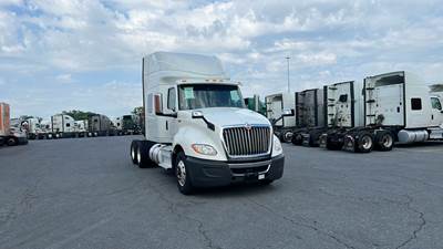 International LT - 73" Hi Rise Sleeper, International A26, Automatic