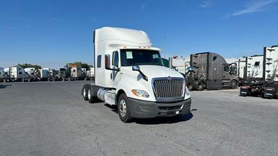 International LT - 73" Hi Rise Sleeper, International A26, Automatic