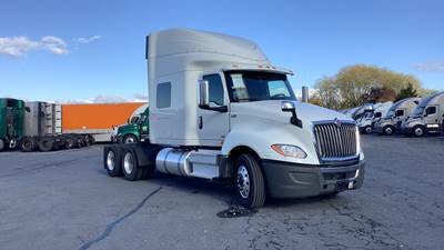 International LT - 73" Hi Rise Sleeper, International A26, Automatic