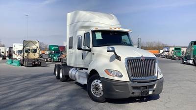 International LT - 73" Hi Rise Sleeper, International A26, Automatic