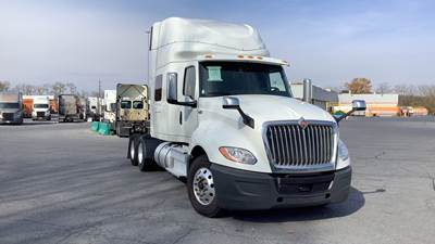 International LT - 73" Hi Rise Sleeper, International A26, Automatic