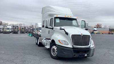 International LT - 73" Hi Rise Sleeper, International A26, Automatic