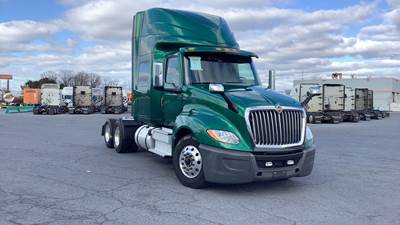 International LT - 56" Hi Rise Single Bunk Sleeper, International A26, Automatic