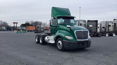 International LT Day Cab Truck - International A26, Automatic