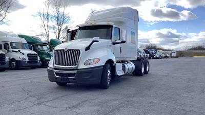 International LT - 73" Hi Rise Sleeper, International A26, Automatic