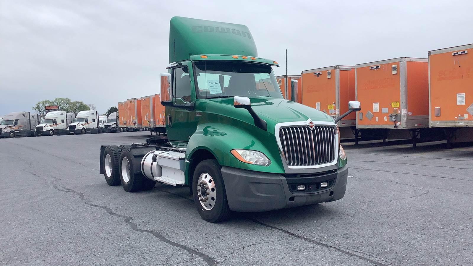 2020 International day cab semi-truck