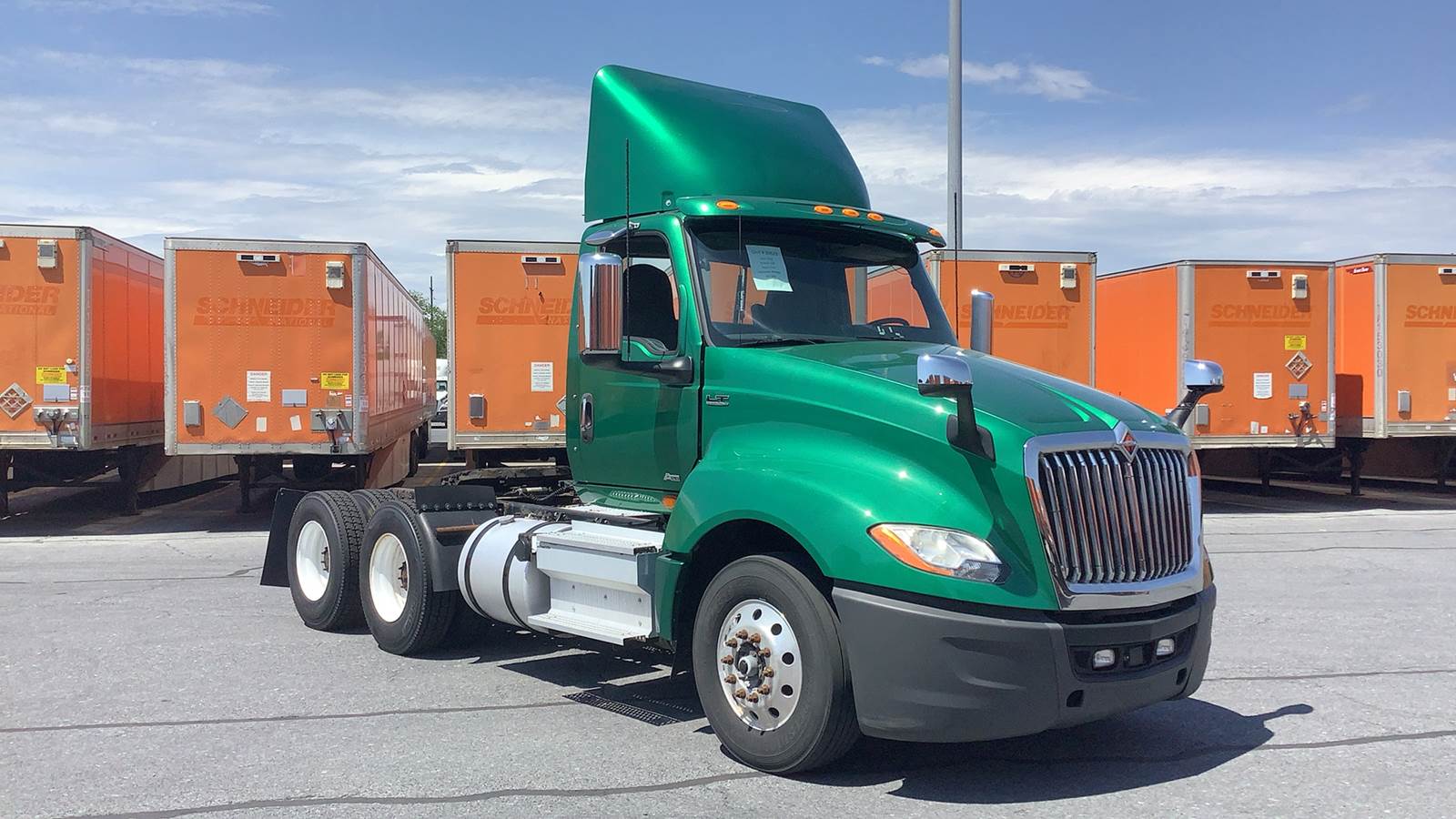 2020 International day cab semi-truck