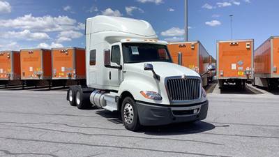 International LT - 73" Hi Rise Sleeper, International A26, Automatic