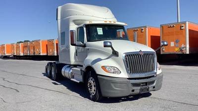 International LT - 73" Hi Rise Sleeper, International A26, Automatic