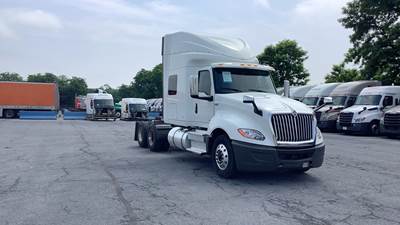 International LT - 73" Hi Rise Sleeper, International A26, Automatic
