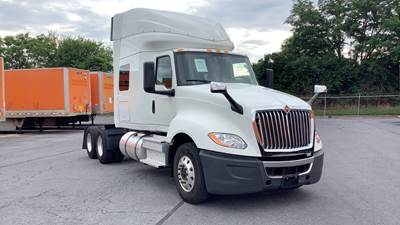 International LT - 73" Hi Rise Sleeper, International A26, Automatic