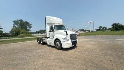 International LT Day Cab Truck - International A26, Automatic