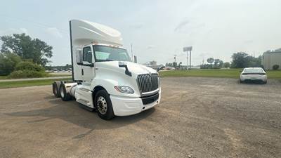 International LT Day Cab Truck - International A26, Automatic
