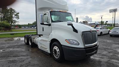 International LT Day Cab Truck - International A26, Automatic