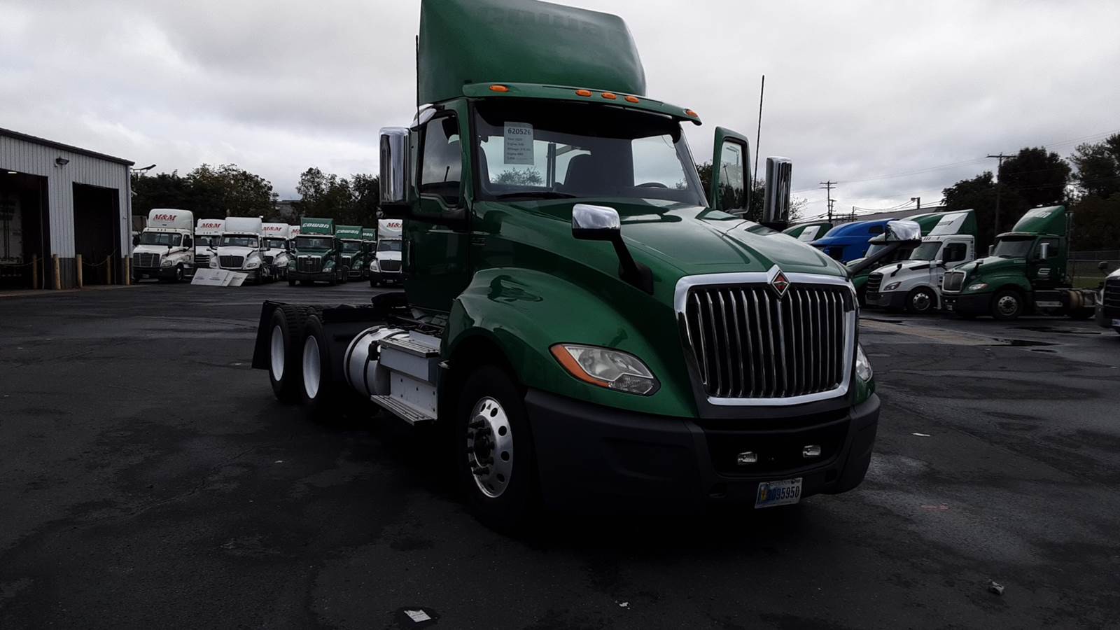 2020 International day cab semi-truck