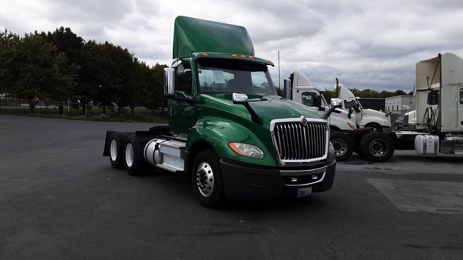 2020 International day cab semi-truck