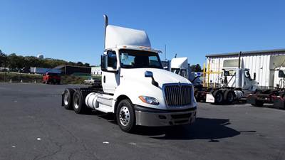 International LT Day Cab Truck - Cummins X15, Automatic