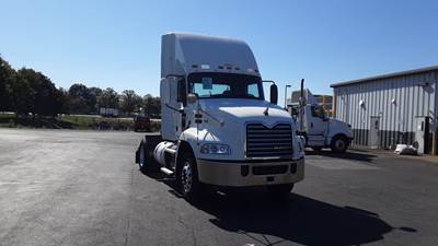 2018 Mack CXU (PINNACLE) Single Axle Day Cab Truck - MP7, Automatic