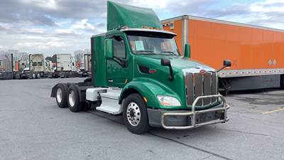 Peterbilt 579 Day Cab Truck - Paccar MX-13, Automatic