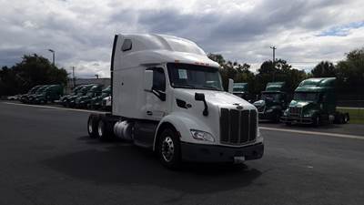 Peterbilt 579 - 80" Raised Roof Double Bunk Sleeper, Paccar, Automatic, Carrier APU