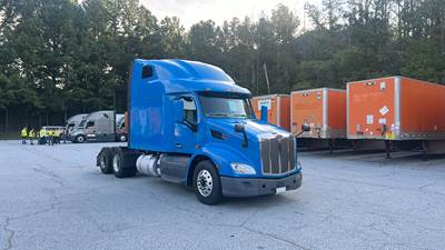 Peterbilt 579 - 80" Raised Roof Double Bunk Sleeper, Paccar, Automatic, Carrier APU