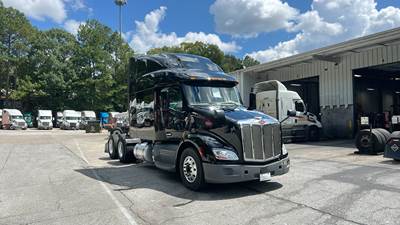 Peterbilt 579 - 80" Raised Roof Double Bunk Sleeper, Paccar, Automatic, Carrier APU