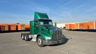 Peterbilt 579 Day Cab Truck - Paccar MX-13, Automatic