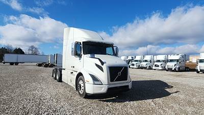 2020 Volvo VNL740 Sleeper Semi Truck, Volvo D-13, Automatic