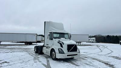 Volvo VNL300 Day Cab Truck - Volvo D-13, Automatic