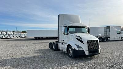 Volvo VNL300 Day Cab Truck - Volvo D-13, Automatic