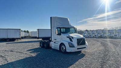 Volvo VNL300 Day Cab Truck - Volvo D-13, Automatic