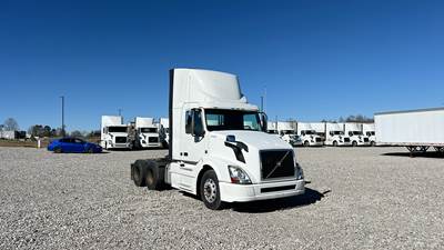 Volvo VNL300 Day Cab Truck - Volvo D-13, Automatic