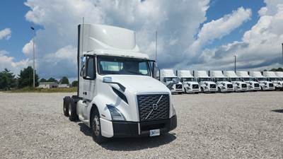 Volvo VNL300 Day Cab Truck - Volvo D-13, Automatic